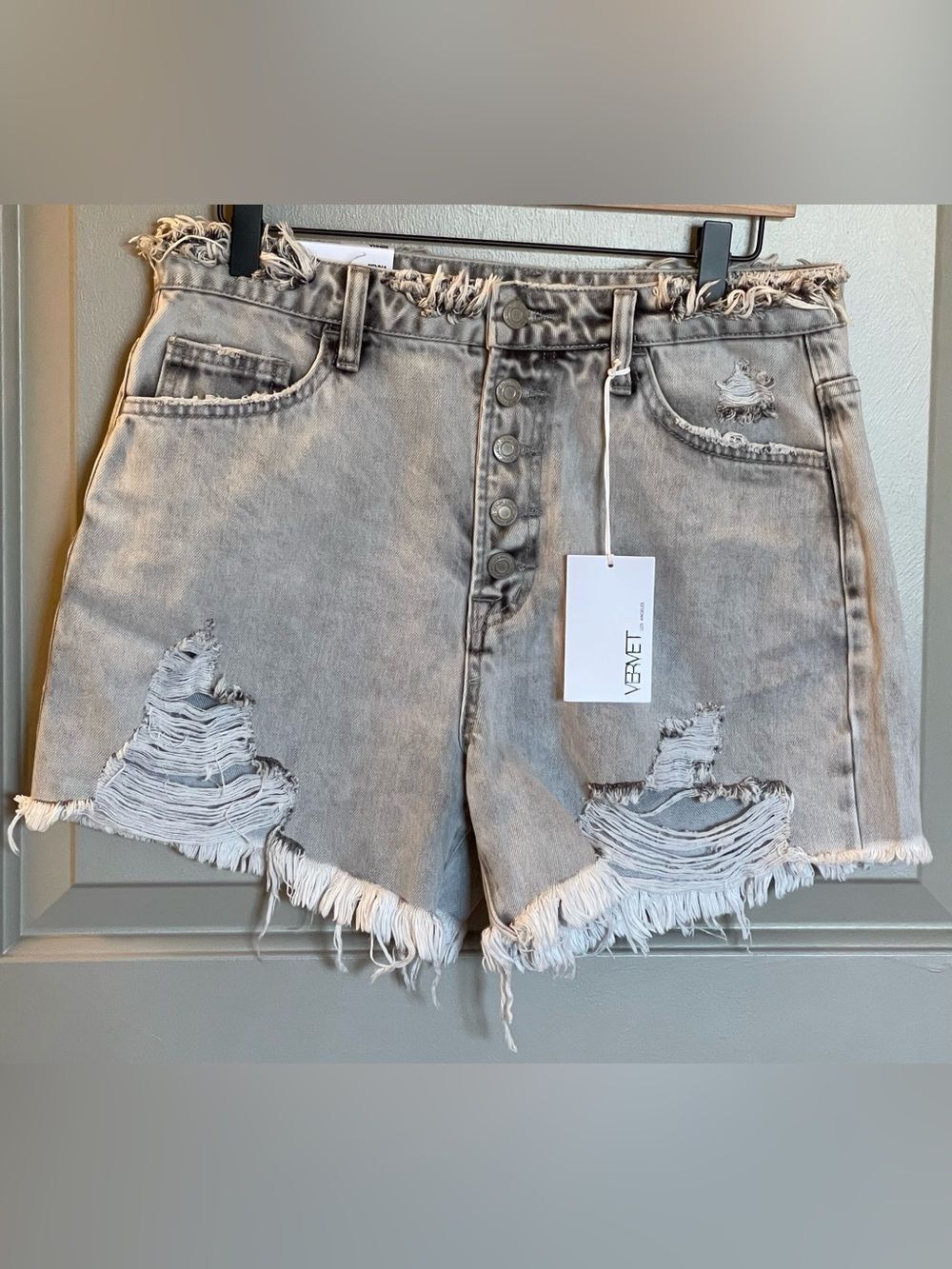 NWT Vervet Super High Rise Destroyed Distressed Raw Hem Light Gray Shorts Large